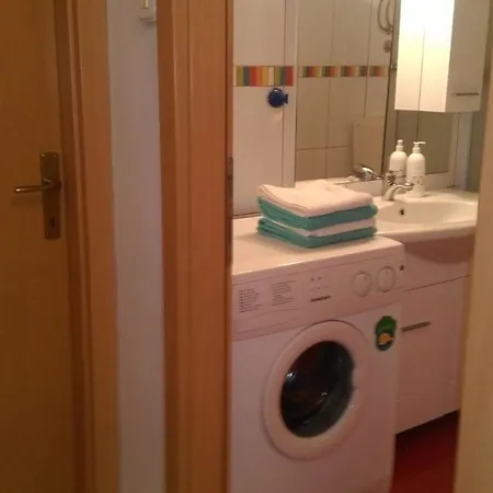 Apartment Rest *